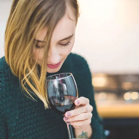 Wine testing in Labs with a peak Nitrogen generator